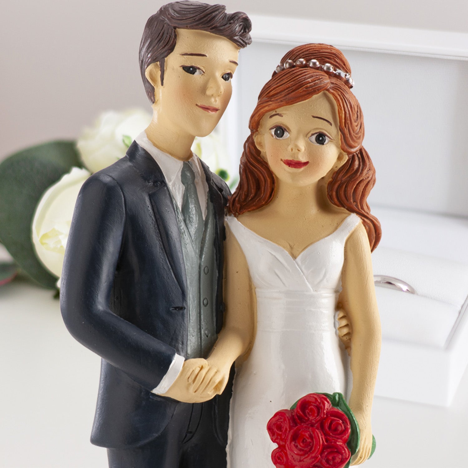 WEDDING COUPLE HOLDING HANDS 18CM