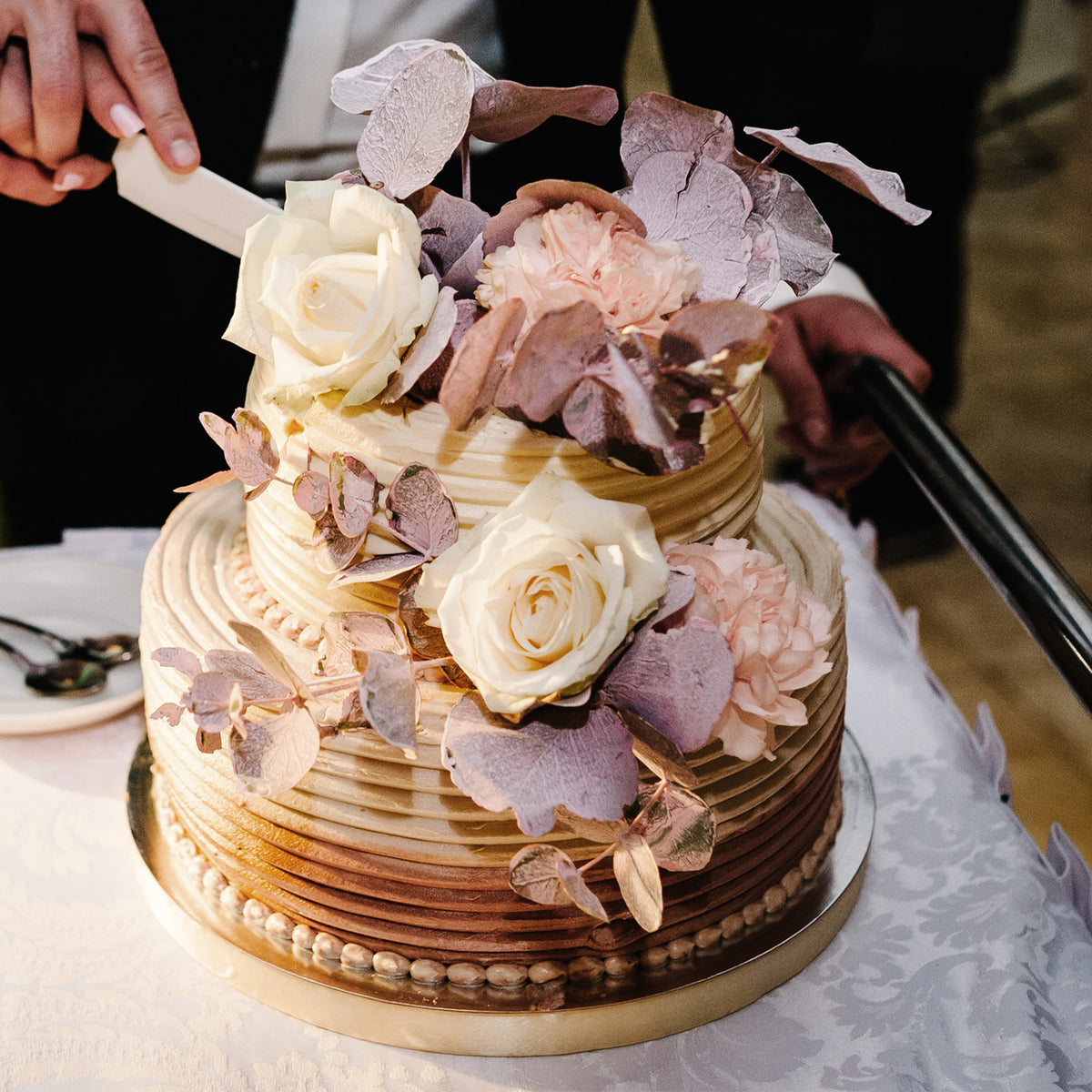 ROUND GOLD CAKE BASE 40CM H1.2CM
